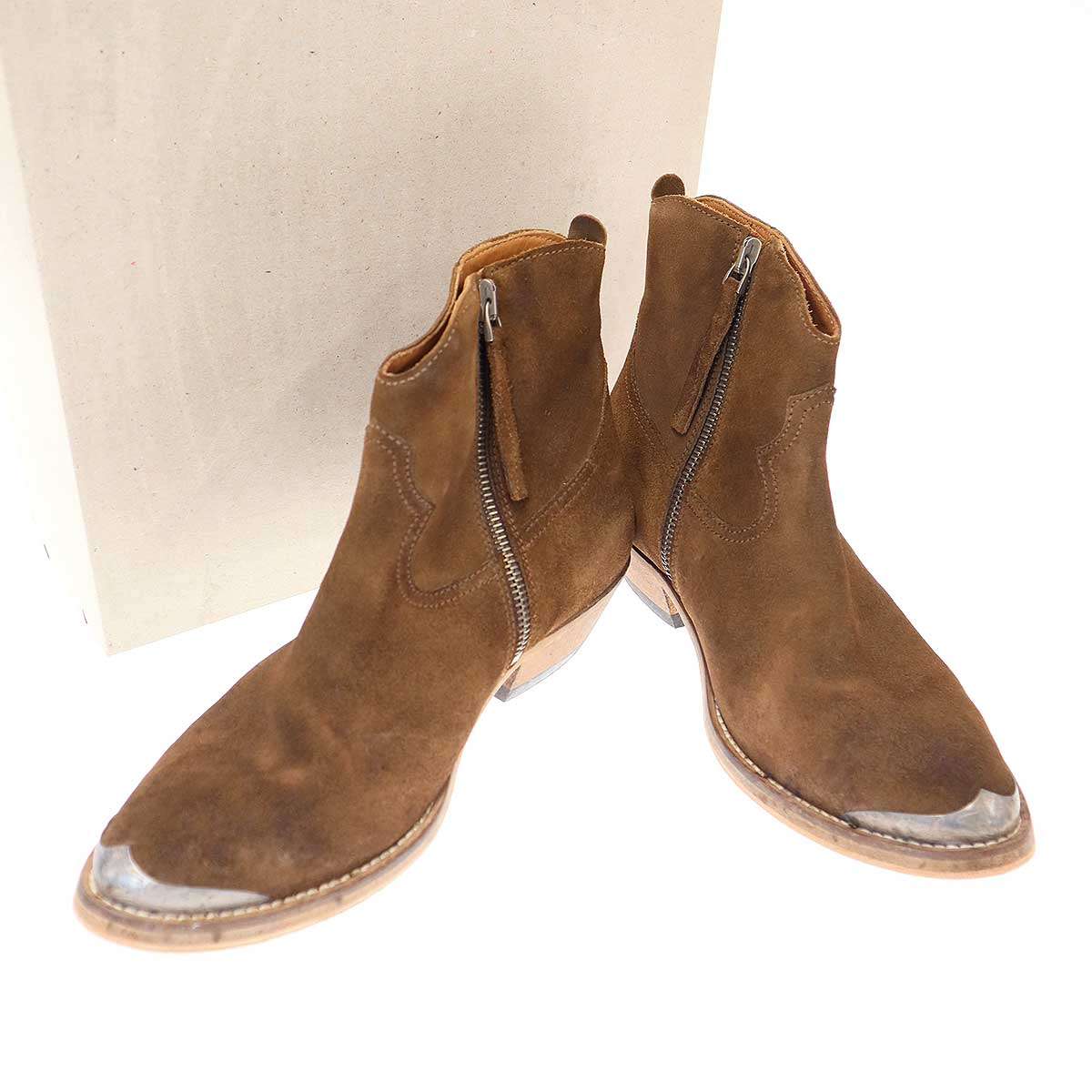 商品管理ID：ITBRYQBCWHAU GOLDEN GOOSE ゴールデン グース Deuxieme Classe別注 BOOTS YOUNG スウェードレザーウエスタンブーツ コンディションについて コンディションランクの基準は、当社が設けた基準となります。 感じ方には個人差がありますので、参考程度にお考え下さい。 また、状態の全てを記載しきれない場合があります。 特にC・Dランクの商品は、詳細に記載しきれない毛玉や汚れ、小穴等の微細なダメージがある場合がございます。 新品・中古品に関わらず、一部の付属品がない場合がございます。 ガーメント等の例外を除いて、画像に写っているものが全てとなります。 気になる点がございましたら、ご注文前に質問欄よりお問い合わせください。 状態について詳細 加工による毛羽立ち・色ムラ・金属パーツくすみ・使用感がございます。 備考 箱・保存袋付き イタリア製 商品詳細 商品管理ID ITBRYQBCWHAU ブランド GOLDEN GOOSE ゴールデン グース アイテム名 Deuxieme Classe別注 BOOTS YOUNG スウェードレザーウエスタンブーツ サイズ表記 36 実寸 アウトソール全長：29cm ワイズ（ソール全幅）：10cm 色 ブラウン 素材 取扱い店舗 お問い合わせ 商品についてのご質問はフォームよりお気軽にどうぞ。 お問い合わせ時は「商品管理ID ITBRYQBCWHAU」をご記入ください。 ※お電話でのお問い合わせは承っておりません。 恐れ入りますが、フォームよりご連絡ください。 &nbsp;&nbsp;✉&nbsp;&nbsp;お問い合わせフォームはこちら&nbsp;&nbsp; ご注文に関する注意事項 ※掲載商品は実店舗等で同時販売しており、欠品になる場合がございます。 恐れ入りますがその際はキャンセルとなりますことを予めご了承ください。 ※コンディションランクについては保存袋や箱、その他付属品の状態は対象外です。 ※掲載写真はお使いのモニターや環境設定等により若干色合いが異なって見える場合がございます。予めご了承ください。 ※新品・中古品に関わらず一部付属品がない場合がございます。掲載画像をご確認の上、ご不明点は事前にお問い合わせください。 返品について ※原則、お客様都合での返品は承りできません。ご不安な点は事前に問い合わせフォームよりお問い合わせください。 （商品の不良等、弊社過失の場合はお受け取りより7日以内にご連絡いただければ返品受付いたします。詳しくはこちらをご覧くださいませ。）GOLDEN GOOSE ゴールデン グース Deuxieme Classe別注 BOOTS YOUNG スウェードレザーウエスタンブーツ ブラウン 36 「GOLDEN GOOSE ゴールデン グース」一覧はこちら