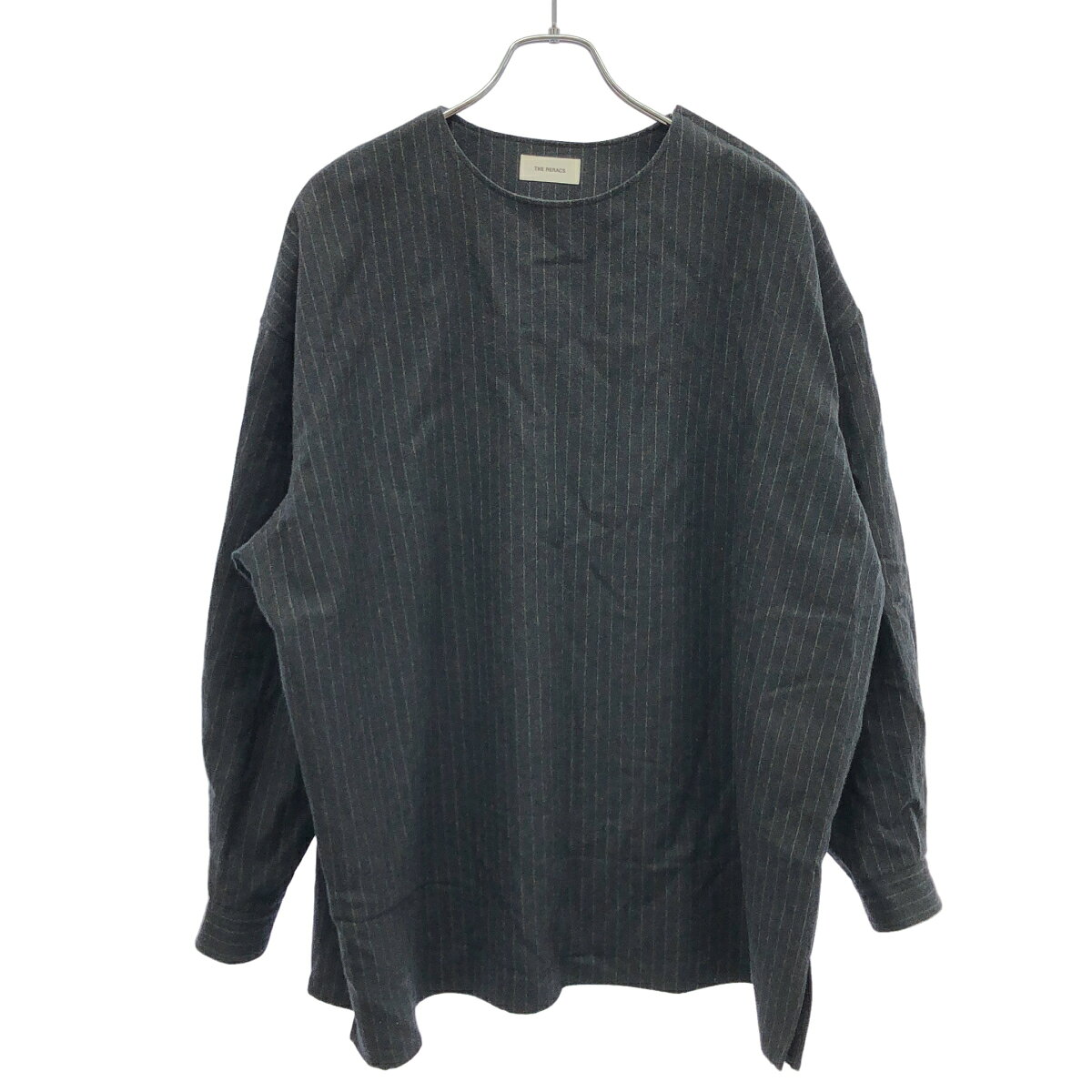商品管理ID：ITSJTI09TX8U THE RERACS ザ リラクス 25AW THE SIDE ZIP PULLOVER SHIRT サイドジップストライププルオーバーシャツ 25FW-REBL-494L コンディションについて コンディションランクの基準は、当社が設けた基準となります。 感じ方には個人差がありますので、参考程度にお考え下さい。 また、状態の全てを記載しきれない場合があります。 特にC・Dランクの商品は、詳細に記載しきれない毛玉や汚れ、小穴等の微細なダメージがある場合がございます。 新品・中古品に関わらず、一部の付属品がない場合がございます。 ガーメント等の例外を除いて、画像に写っているものが全てとなります。 気になる点がございましたら、ご注文前に質問欄よりお問い合わせください。 状態について詳細 ブランドタグに薄い黄ばみございますが、その他状態は良好です。 備考 25FW-REBL-494L 商品詳細 商品管理ID ITSJTI09TX8U ブランド THE RERACS ザ リラクス アイテム名 25AW THE SIDE ZIP PULLOVER SHIRT サイドジップストライププルオーバーシャツ サイズ表記 38 実寸 肩幅：64.5cm 身幅：70cm 着丈：72cm 裄丈：83cm 袖丈：51cm ※体型によっては画像のイメージと異なる場合がございます。お手持ちの洋服と記載の各実寸を比較してサイズ感をご確認ください。 色 チャコールグレー 素材 毛100％ 取扱い店舗 お問い合わせ 商品についてのご質問はフォームよりお気軽にどうぞ。 お問い合わせ時は「商品管理ID ITSJTI09TX8U」をご記入ください。 ※お電話でのお問い合わせは承っておりません。 恐れ入りますが、フォームよりご連絡ください。 &nbsp;&nbsp;✉&nbsp;&nbsp;お問い合わせフォームはこちら&nbsp;&nbsp; ご注文に関する注意事項 ※掲載商品は実店舗等で同時販売しており、欠品になる場合がございます。 恐れ入りますがその際はキャンセルとなりますことを予めご了承ください。 ※コンディションランクについては保存袋や箱、その他付属品の状態は対象外です。 ※掲載写真はお使いのモニターや環境設定等により若干色合いが異なって見える場合がございます。予めご了承ください。 ※新品・中古品に関わらず一部付属品がない場合がございます。掲載画像をご確認の上、ご不明点は事前にお問い合わせください。 返品について ※原則、お客様都合での返品は承りできません。ご不安な点は事前に問い合わせフォームよりお問い合わせください。 （商品の不良等、弊社過失の場合はお受け取りより7日以内にご連絡いただければ返品受付いたします。詳しくはこちらをご覧くださいませ。）THE RERACS ザ リラクス 25AW THE SIDE ZIP PULLOVER SHIRT サイドジップストライププルオーバーシャツ 25FW-REBL-494L チャコールグレー 38 「THE RERACS ザ リラクス」一覧はこちら