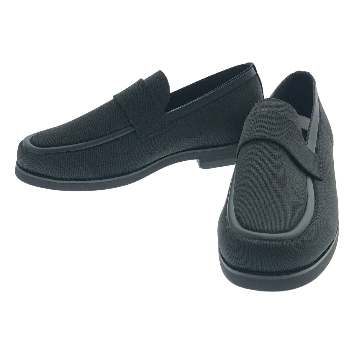商品管理ID：ITDZHT5UVVIU +F+ エフ ACTHREAD LOAFER 撥水ニットローファー コンディションについて コンディションランクの基準は、当社が設けた基準となります。 感じ方には個人差がありますので、参考程度にお考え下さい。 また、状態の全てを記載しきれない場合があります。 特にC・Dランクの商品は、詳細に記載しきれない毛玉や汚れ、小穴等の微細なダメージがある場合がございます。 新品・中古品に関わらず、一部の付属品がない場合がございます。 ガーメント等の例外を除いて、画像に写っているものが全てとなります。 気になる点がございましたら、ご注文前に質問欄よりお問い合わせください。 状態について詳細 備考 付属品無し 中国製 商品詳細 商品管理ID ITDZHT5UVVIU ブランド +F+ エフ アイテム名 ACTHREAD LOAFER 撥水ニットローファー サイズ表記 25.5cm 実寸 アウトソール全長：28cm ワイズ（ソール全幅）：9.5cm 色 ブラック 素材 取扱い店舗 お問い合わせ 商品についてのご質問はフォームよりお気軽にどうぞ。 お問い合わせ時は「商品管理ID ITDZHT5UVVIU」をご記入ください。 ※お電話でのお問い合わせは承っておりません。 恐れ入りますが、フォームよりご連絡ください。 &nbsp;&nbsp;✉&nbsp;&nbsp;お問い合わせフォームはこちら&nbsp;&nbsp; ご注文に関する注意事項 ※掲載商品は実店舗等で同時販売しており、欠品になる場合がございます。 恐れ入りますがその際はキャンセルとなりますことを予めご了承ください。 ※コンディションランクについては保存袋や箱、その他付属品の状態は対象外です。 ※掲載写真はお使いのモニターや環境設定等により若干色合いが異なって見える場合がございます。予めご了承ください。 ※新品・中古品に関わらず一部付属品がない場合がございます。掲載画像をご確認の上、ご不明点は事前にお問い合わせください。 返品について ※原則、お客様都合での返品は承りできません。ご不安な点は事前に問い合わせフォームよりお問い合わせください。 （商品の不良等、弊社過失の場合はお受け取りより7日以内にご連絡いただければ返品受付いたします。詳しくはこちらをご覧くださいませ。）+F+ エフ ACTHREAD LOAFER 撥水ニットローファー ブラック 25.5cm 「+F+ エフ」一覧はこちら