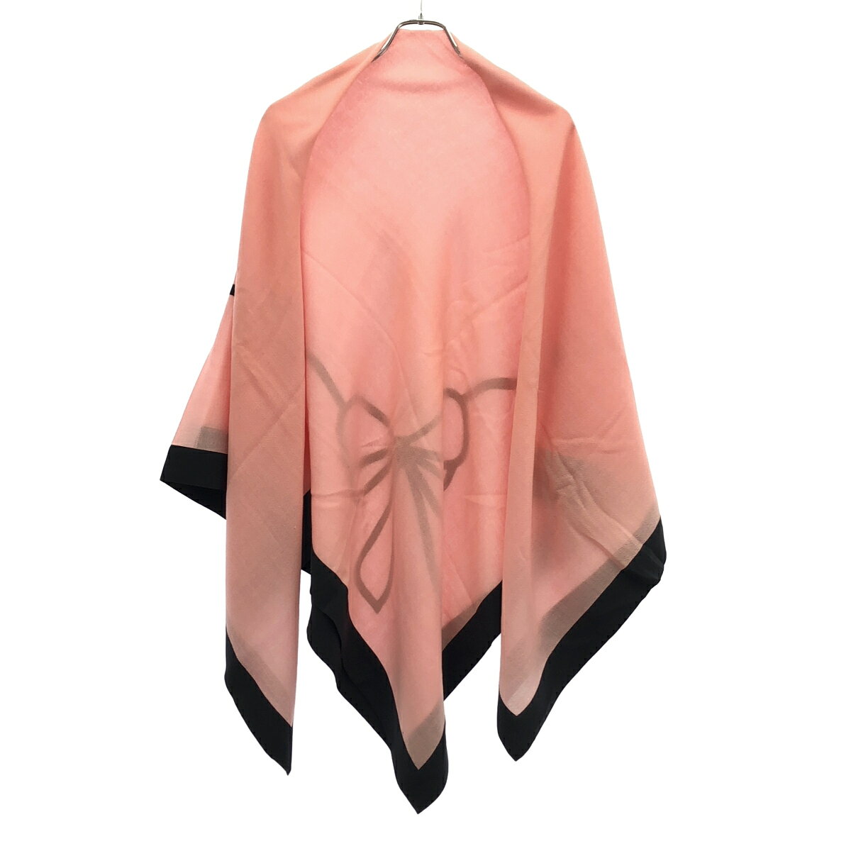 商品管理ID：ITGE5J1O6SSP NINA RICCI ニナリッチ 大判ストール スカーフ コンディションについて コンディションランクの基準は、当社が設けた基準となります。 感じ方には個人差がありますので、参考程度にお考え下さい。 また、状態の全てを記載しきれない場合があります。 特にC・Dランクの商品は、詳細に記載しきれない毛玉や汚れ、小穴等の微細なダメージがある場合がございます。 新品・中古品に関わらず、一部の付属品がない場合がございます。 ガーメント等の例外を除いて、画像に写っているものが全てとなります。 気になる点がございましたら、ご注文前に質問欄よりお問い合わせください。 状態について詳細 備考 ブランドタグ、品質タグ欠損 商品詳細 商品管理ID ITGE5J1O6SSP ブランド NINA RICCI ニナリッチ アイテム名 大判ストール スカーフ サイズ表記 実寸 144cm × 144cm 色 ピンク 素材 取扱い店舗 お問い合わせ 商品についてのご質問はフォームよりお気軽にどうぞ。 お問い合わせ時は「商品管理ID ITGE5J1O6SSP」をご記入ください。 ※お電話でのお問い合わせは承っておりません。 恐れ入りますが、フォームよりご連絡ください。 &nbsp;&nbsp;✉&nbsp;&nbsp;お問い合わせフォームはこちら&nbsp;&nbsp; ご注文に関する注意事項 ※掲載商品は実店舗等で同時販売しており、欠品になる場合がございます。 恐れ入りますがその際はキャンセルとなりますことを予めご了承ください。 ※コンディションランクについては保存袋や箱、その他付属品の状態は対象外です。 ※掲載写真はお使いのモニターや環境設定等により若干色合いが異なって見える場合がございます。予めご了承ください。 ※新品・中古品に関わらず一部付属品がない場合がございます。掲載画像をご確認の上、ご不明点は事前にお問い合わせください。 返品について ※原則、お客様都合での返品は承りできません。ご不安な点は事前に問い合わせフォームよりお問い合わせください。 （商品の不良等、弊社過失の場合はお受け取りより7日以内にご連絡いただければ返品受付いたします。詳しくはこちらをご覧くださいませ。）NINA RICCI ニナリッチ 大判ストール スカーフ ピンク 「NINA RICCI ニナリッチ」一覧はこちら