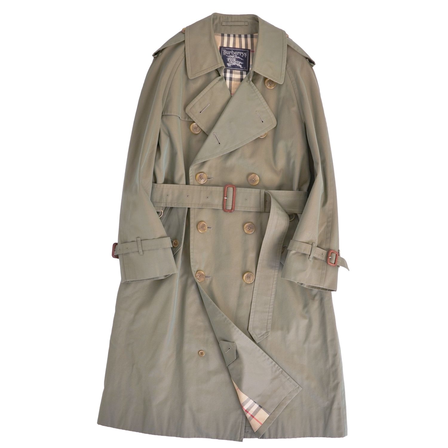 ■商品名Vintage バーバリー Burberrys コート トレンチコート 裏チェック アウター メンズ カーキ サイズ90-165(S相当)■状態説明・希少かつ絶大な人気を誇る1980~90年代のVintage Burberrys、クラシカルで美しいシルエットが魅力的な王道トレンチコートです♪・表地はコットン100％バーバリークロス、裏地はアイコニックなチェックデザイン、肩パット無しで美しいショルダーラインをお楽しみいただけます◎・国内正規取扱品です。・袖口に僅かな擦り切れが御座いますが、その他気になるような傷や汚れはなく生地のハリ感も残っておりヴィンテージの中でもきれいな状態です！【季節感：秋冬春】【付属品：ベルト】■素材表地：コットン100％ 胴裏：コットン 袖裏：ポリエステル■カラーカーキ■表記サイズ90-165(S相当)■実寸サイズ着丈：約104cm身幅：約55cmゆき丈：約78.5cm袖丈(脇下から）：約39.5cm肩幅(エポレット～エポレット)：約44cm■状態ランクAB 使用感があるが、傷や汚れの気にならない状態■店舗管理番号cd03db-rm20f14217 mens_s 状態ランクについて サイズカイドはこちら このブランドの他の商品も見る このカテゴリーの他の商品も見るPHOTO CONDITION RANKSS未使用品・新古品Sタグは無いが使用感のない新品同様の状態SA使用感のほぼ無いとてもキレイなUSED品A使用感の少ない全体的にキレイなUSED品AB使用感があるが、傷や汚れの気にならない状態B傷や汚れがあるが、まだまだ使用可能な状態BCBランクよりも傷汚れが目立つ状態C目立つ使用感や、傷汚れが見られる状態Dダメージなどが多く見受けられる難有、要修理品※独自の程度表です。大体の目安としてお考えください。　DESCRIPTION■商品名Vintage バーバリー Burberrys コート トレンチコート 裏チェック アウター メンズ カーキ サイズ90-165(S相当)■状態説明・希少かつ絶大な人気を誇る1980~90年代のVintage Burberrys、クラシカルで美しいシルエットが魅力的な王道トレンチコートです♪・表地はコットン100％バーバリークロス、裏地はアイコニックなチェックデザイン、肩パット無しで美しいショルダーラインをお楽しみいただけます◎・国内正規取扱品です。・袖口に僅かな擦り切れが御座いますが、その他気になるような傷や汚れはなく生地のハリ感も残っておりヴィンテージの中でもきれいな状態です！【季節感：秋冬春】【付属品：ベルト】■素材表地：コットン100％ 胴裏：コットン 袖裏：ポリエステル■カラーカーキ■表記サイズ90-165(S相当)■実寸サイズ着丈：約104cm身幅：約55cmゆき丈：約78.5cm袖丈(脇下から）：約39.5cm肩幅(エポレット～エポレット)：約44cm■状態ランクAB 使用感があるが、傷や汚れの気にならない状態■商品管理番号cd03db-rm20f14217 状態ランクについて サイズカイドはこちら このブランドの他の商品も見る このカテゴリーの他の商品も見る