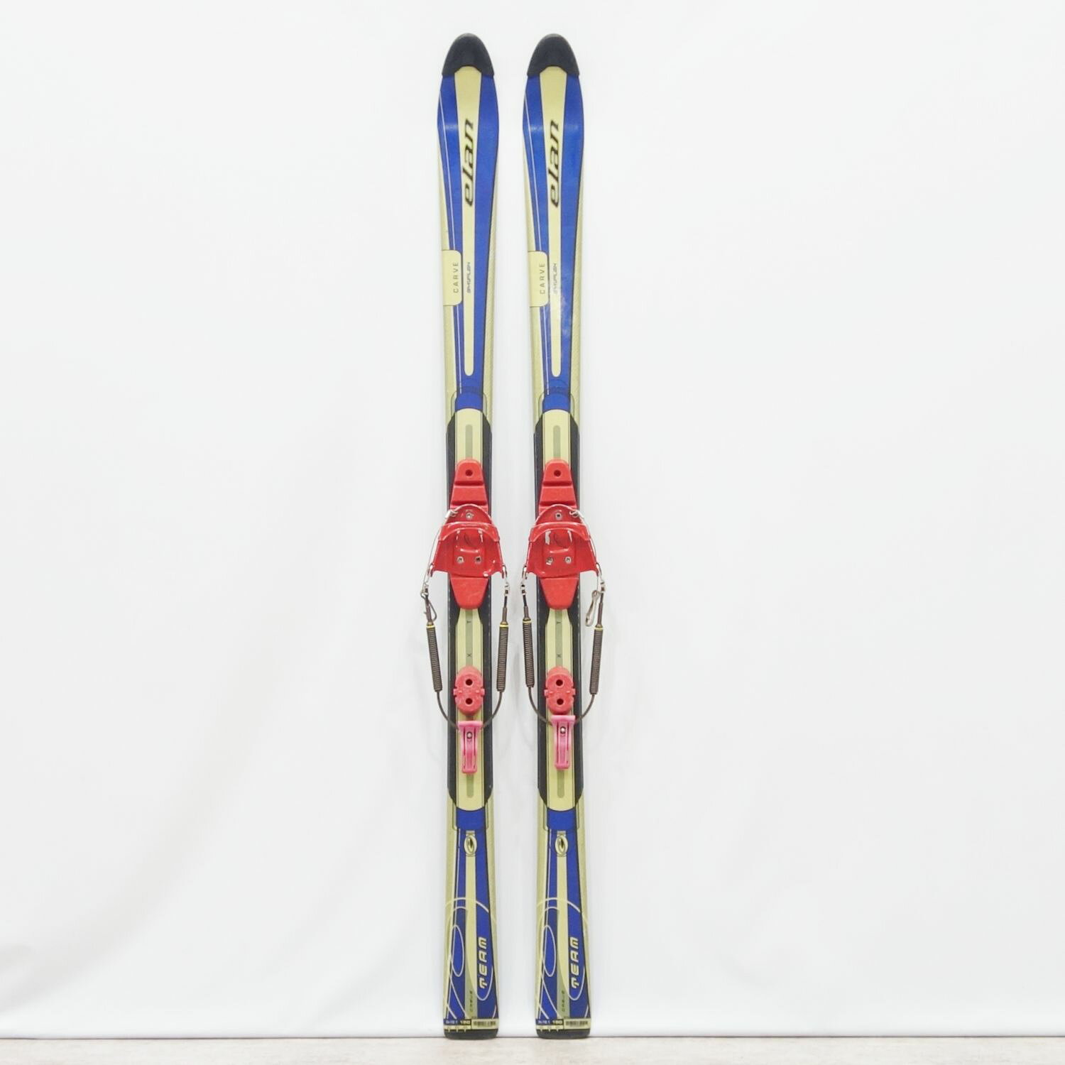 ■商品名エラン elan テレマークスキー チーム TEAM 150cm ビンディング ロッテフェラー チリ 山スキー BC アウトドア ネイビー サイズ-■状態説明・テレマークスキーセットです♪・板：elan TEAM 150cm サイドカット 92-65-84mm R値＝18.1・ビンディング：ロッテフェラー チリ 75mm テレマーク規格・使用による汚れやキズ、サビがございます。また、ビンディングを固定するビスが2本欠損しております。【付属品：なし】■素材-■カラーネイビー■表記サイズ-■実寸サイズ重量：約1580g■状態ランクBC Bランクよりも傷汚れが目立つ状態■店舗管理番号cd08od-rk26y20630_navy 状態ランクについて サイズカイドはこちら このブランドの他の商品も見る このカテゴリーの他の商品も見るPHOTO CONDITION RANKSS未使用品・新古品Sタグは無いが使用感のない新品同様の状態SA使用感のほぼ無いとてもキレイなUSED品A使用感の少ない全体的にキレイなUSED品AB使用感があるが、傷や汚れの気にならない状態B傷や汚れがあるが、まだまだ使用可能な状態BCBランクよりも傷汚れが目立つ状態C目立つ使用感や、傷汚れが見られる状態Dダメージなどが多く見受けられる難有、要修理品※独自の程度表です。大体の目安としてお考えください。　DESCRIPTION■商品名エラン elan テレマークスキー チーム TEAM 150cm ビンディング ロッテフェラー チリ 山スキー BC アウトドア ネイビー サイズ-■状態説明・テレマークスキーセットです♪・板：elan TEAM 150cm サイドカット 92-65-84mm R値＝18.1・ビンディング：ロッテフェラー チリ 75mm テレマーク規格・使用による汚れやキズ、サビがございます。また、ビンディングを固定するビスが2本欠損しております。【付属品：なし】■素材-■カラーネイビー■表記サイズ-■実寸サイズ重量：約1580g■状態ランクBC Bランクよりも傷汚れが目立つ状態■商品管理番号cd08od-rk26y20630 状態ランクについて サイズカイドはこちら このブランドの他の商品も見る このカテゴリーの他の商品も見る