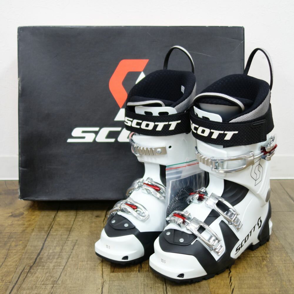 ■商品名スコット SCOTT COMET 23.5cm コメット レディースモデル スキー ブーツ バックカントリー BC ウォークモード テック TECH TLT 山スキー ツアー - サイズ23.5cm■状態説明・SCOTT スキーブーツ「COMET」です♪・女性用モデル・サイズ 23.5cm・ソール長 275mm・未使用（新古品）です♪【付属品：箱（ダメージがございます）】■素材-■カラー-■表記サイズ23.5cm■実寸サイズ■状態ランクSS 未使用品・新古品■店舗管理番号ce09dn-rk26y10132_white 状態ランクについて サイズカイドはこちら このブランドの他の商品も見る このカテゴリーの他の商品も見るPHOTO CONDITION RANKSS未使用品・新古品Sタグは無いが使用感のない新品同様の状態SA使用感のほぼ無いとてもキレイなUSED品A使用感の少ない全体的にキレイなUSED品AB使用感があるが、傷や汚れの気にならない状態B傷や汚れがあるが、まだまだ使用可能な状態BCBランクよりも傷汚れが目立つ状態C目立つ使用感や、傷汚れが見られる状態Dダメージなどが多く見受けられる難有、要修理品※独自の程度表です。大体の目安としてお考えください。　DESCRIPTION■商品名スコット SCOTT COMET 23.5cm コメット レディースモデル スキー ブーツ バックカントリー BC ウォークモード テック TECH TLT 山スキー ツアー - サイズ23.5cm■状態説明・SCOTT スキーブーツ「COMET」です♪・女性用モデル・サイズ 23.5cm・ソール長 275mm・未使用（新古品）です♪【付属品：箱（ダメージがございます）】■素材-■カラー-■表記サイズ23.5cm■実寸サイズ■状態ランクSS 未使用品・新古品■商品管理番号ce09dn-rk26y10132 状態ランクについて サイズカイドはこちら このブランドの他の商品も見る このカテゴリーの他の商品も見る
