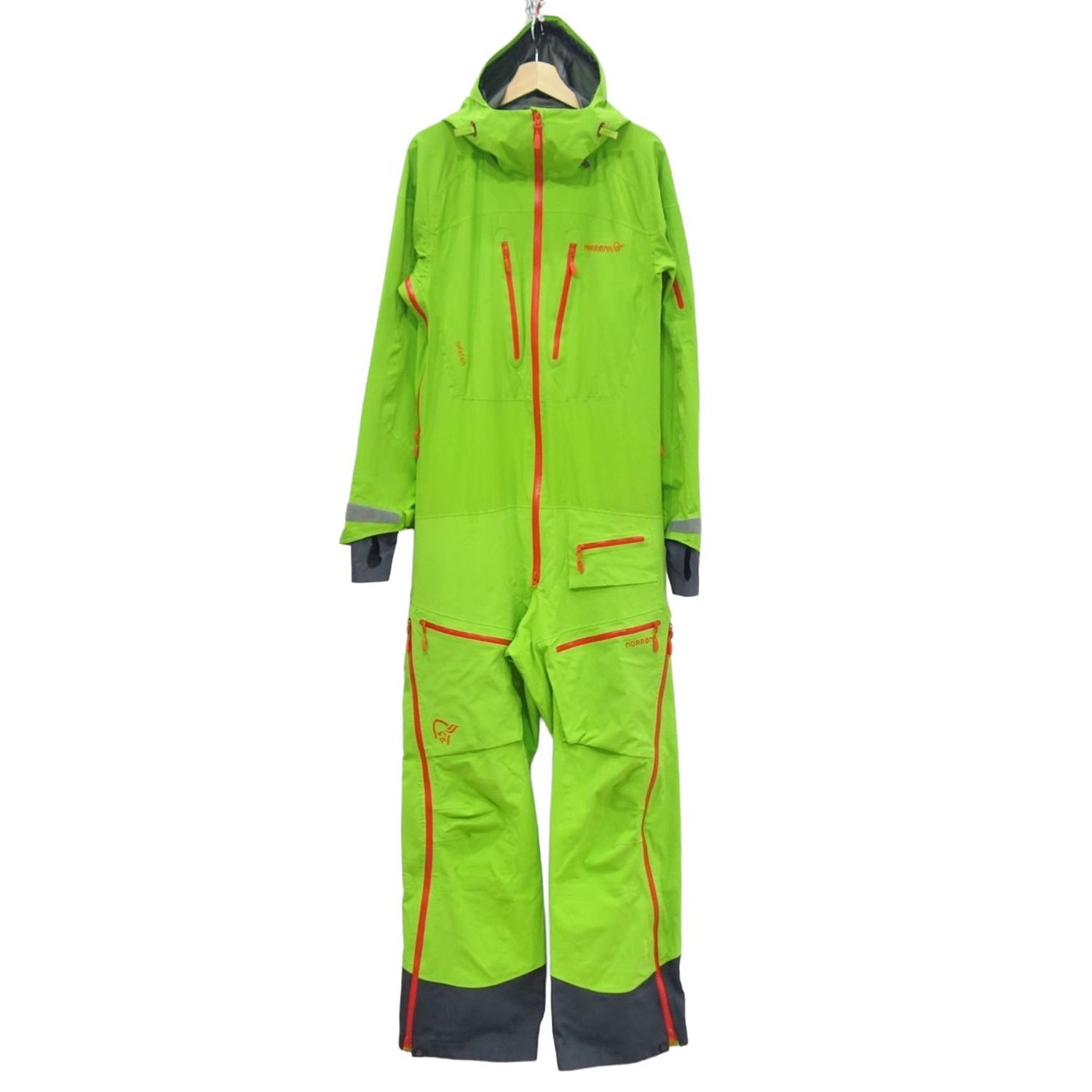 ■商品名ノローナ NORRONA ワンピース ロフォテン ゴアテックス プロ lofoten バックカントリー スキー アウトドア BAMBOO GREEN サイズS■状態説明・NORRONAの「lofoten Gore-Tex Pro One Piecs Suit」です♪・使用感や汚れ、ゴアテックスの浮きはございますが、まだまだお使い頂けます。【付属品：なし】■素材上：ナイロン67％・指定外繊維23％・ポリウレタン10％、下：ナイロン75％・指定外繊維25％■カラーBAMBOO GREEN■表記サイズS■実寸サイズ身幅：約107cmウエスト：約102cm裄丈/股下：約92/83cm裾幅：約27cm総丈：約165cm■状態ランクB 傷や汚れがあるが、まだまだ使用可能な状態■店舗管理番号cd08os-rk26y20633_green 状態ランクについて サイズカイドはこちら このブランドの他の商品も見る このカテゴリーの他の商品も見るPHOTO CONDITION RANKSS未使用品・新古品Sタグは無いが使用感のない新品同様の状態SA使用感のほぼ無いとてもキレイなUSED品A使用感の少ない全体的にキレイなUSED品AB使用感があるが、傷や汚れの気にならない状態B傷や汚れがあるが、まだまだ使用可能な状態BCBランクよりも傷汚れが目立つ状態C目立つ使用感や、傷汚れが見られる状態Dダメージなどが多く見受けられる難有、要修理品※独自の程度表です。大体の目安としてお考えください。　DESCRIPTION■商品名ノローナ NORRONA ワンピース ロフォテン ゴアテックス プロ lofoten バックカントリー スキー アウトドア BAMBOO GREEN サイズS■状態説明・NORRONAの「lofoten Gore-Tex Pro One Piecs Suit」です♪・使用感や汚れ、ゴアテックスの浮きはございますが、まだまだお使い頂けます。【付属品：なし】■素材上：ナイロン67％・指定外繊維23％・ポリウレタン10％、下：ナイロン75％・指定外繊維25％■カラーBAMBOO GREEN■表記サイズS■実寸サイズ身幅：約107cmウエスト：約102cm裄丈/股下：約92/83cm裾幅：約27cm総丈：約165cm■状態ランクB 傷や汚れがあるが、まだまだ使用可能な状態■商品管理番号cd08os-rk26y20633 状態ランクについて サイズカイドはこちら このブランドの他の商品も見る このカテゴリーの他の商品も見る