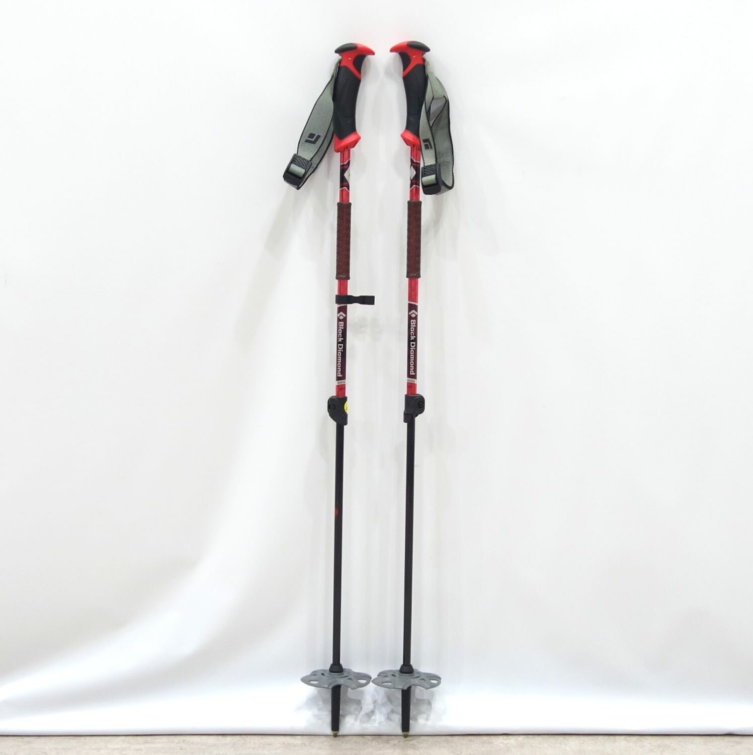【美品】ブラックダイヤモンド Black Diamond スキー ポール RAZOR CARBON レーザー カーボン ストック フリックロック バックカントリー アウトドア 110cm～125cm レッド【中古】