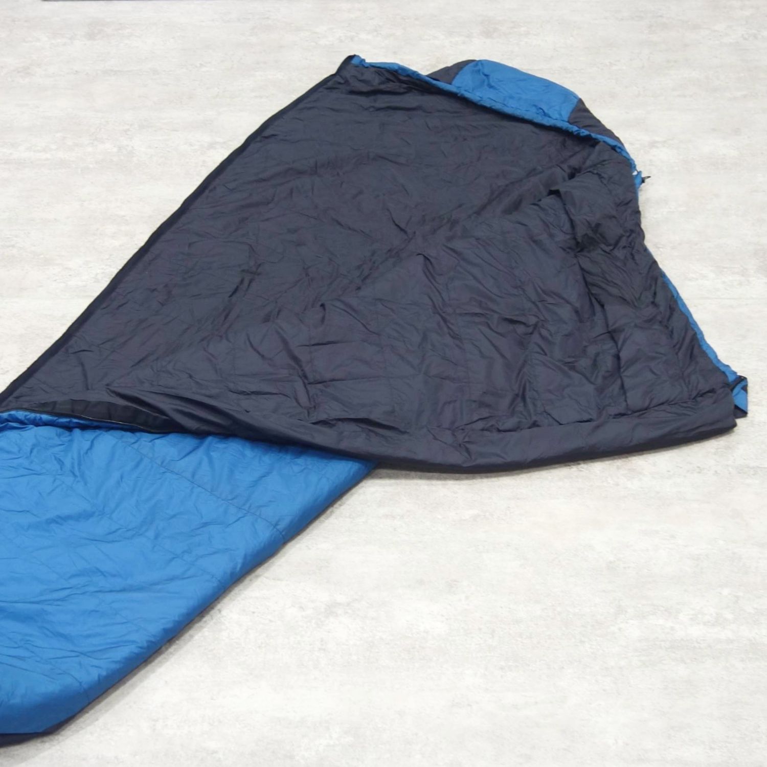 【美品】イスカ ISUKA シュラフ ALPHA LIGHT 700 3シーズン 化繊 寝袋 キャンプ ア...
