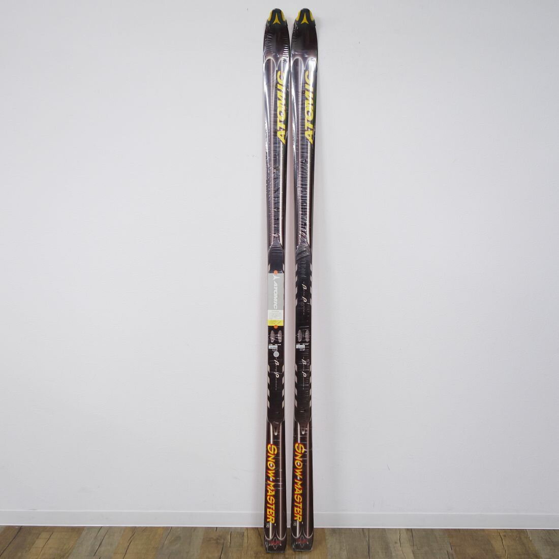 ■商品名アトミック ATOMIC SNOW MASTER 190cm センター 62mm スキー板 アウトドア - サイズ約1640g(一本あたり)■状態説明・ATOMICのSNOW MASTER 190cmです♪・全長：190cm (サイドカット：93-62-84mm)・未使用品(新古品)です♪【付属品：なし】■素材-■カラー-■表記サイズ約1640g(一本あたり)■実寸サイズ■状態ランクSS 未使用品・新古品■店舗管理番号cg05mo-rk26y02860 状態ランクについて サイズカイドはこちら このブランドの他の商品も見る このカテゴリーの他の商品も見るPHOTO CONDITION RANK SS 未使用品・新古品 S 使用感のない新品同様の商品 A 使用感の少ないキレイな状態 B 使用感はあるが傷や汚れの少ない良好な状態 C 使用感や、汚れの見られる商品 D 傷・汚れなどが多く見受けられる難商品 E ジャンク品 ※独自の程度表です。大体の目安としてお考えください。　DESCRIPTION■商品名アトミック ATOMIC SNOW MASTER 190cm センター 62mm スキー板 アウトドア - サイズ約1640g(一本あたり)■状態説明・ATOMICのSNOW MASTER 190cmです♪・全長：190cm (サイドカット：93-62-84mm)・未使用品(新古品)です♪【付属品：なし】■素材-■カラー-■表記サイズ約1640g(一本あたり)■実寸サイズ■状態ランクSS 未使用品・新古品■商品管理番号cg05mo-rk26y02860 状態ランクについて サイズカイドはこちら このブランドの他の商品も見る このカテゴリーの他の商品も見る