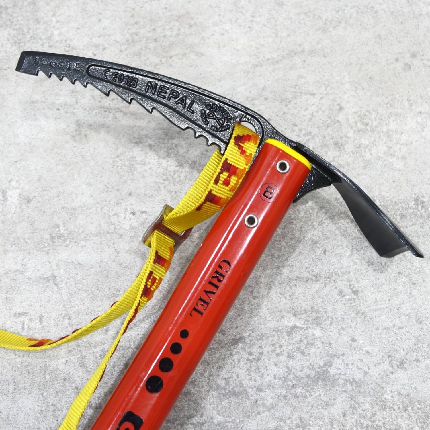 【極美品】グリベル GRIVEL ピッケル ネパール NEPAL カーブ 66cm 登山 バックカン...