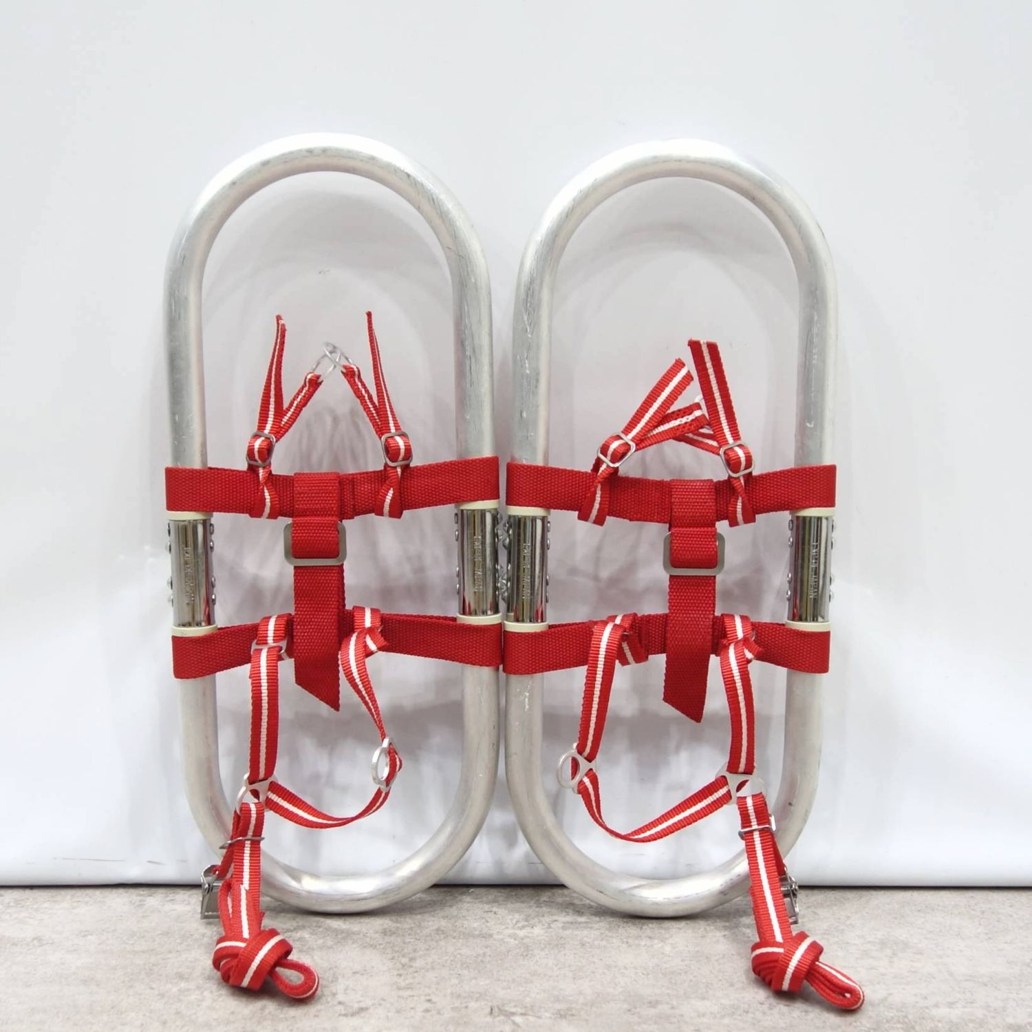 ■商品名エキスパートオブジャパン EXPERT OF JAPAN ワカン わかん 登山 トレッキング スノーハイキング アウトドア シルバー サイズ-■状態説明・EXPERT OF JAPAN「HSスノーシューズ」です♪・使用感はございますがまだまだお使いいただける状態です♪【付属品：なし】■素材-■カラーシルバー■表記サイズ-■実寸サイズアウトソール：約44cm幅：約18cm厚み：約7.5cm重量：約390g■状態ランクAB 使用感があるが、傷や汚れの気にならない状態■店舗管理番号cd07dn-rk26y13573_silver 状態ランクについて サイズカイドはこちら このブランドの他の商品も見る このカテゴリーの他の商品も見るPHOTO CONDITION RANKSS未使用品・新古品Sタグは無いが使用感のない新品同様の状態SA使用感のほぼ無いとてもキレイなUSED品A使用感の少ない全体的にキレイなUSED品AB使用感があるが、傷や汚れの気にならない状態B傷や汚れがあるが、まだまだ使用可能な状態BCBランクよりも傷汚れが目立つ状態C目立つ使用感や、傷汚れが見られる状態Dダメージなどが多く見受けられる難有、要修理品※独自の程度表です。大体の目安としてお考えください。　DESCRIPTION■商品名エキスパートオブジャパン EXPERT OF JAPAN ワカン わかん 登山 トレッキング スノーハイキング アウトドア シルバー サイズ-■状態説明・EXPERT OF JAPAN「HSスノーシューズ」です♪・使用感はございますがまだまだお使いいただける状態です♪【付属品：なし】■素材-■カラーシルバー■表記サイズ-■実寸サイズアウトソール：約44cm幅：約18cm厚み：約7.5cm重量：約390g■状態ランクAB 使用感があるが、傷や汚れの気にならない状態■商品管理番号cd07dn-rk26y13573 状態ランクについて サイズカイドはこちら このブランドの他の商品も見る このカテゴリーの他の商品も見る