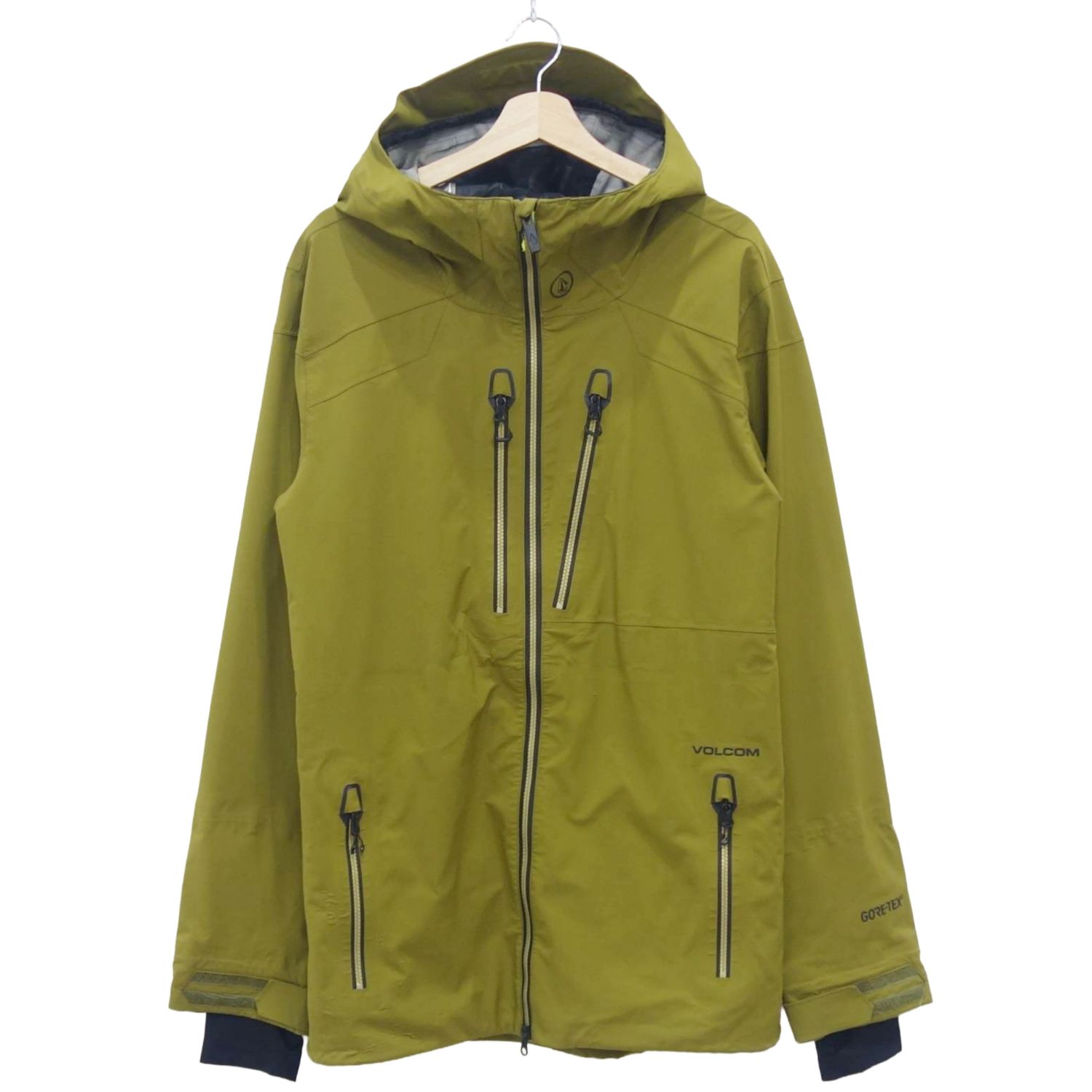 ■商品名ヴォルコム VOLCOM スノーボード ウェア ハードシェル GUCH GORE TEX JACKET ゴアテックス ジャケット メンズ MOS サイズM■状態説明・ボルコム スノーボードウエアです♪・生地の劣化や汚れなど使用感があるUSED品です。【付属品：なし】■素材ナイロン■カラーMOS■表記サイズM■実寸サイズ着丈：約74cm身幅：約54cm肩幅：約50cm袖丈：約72cm裄丈：約99cm■状態ランクBC Bランクよりも傷汚れが目立つ状態■店舗管理番号cd06om-rk26y12983_green 状態ランクについて サイズカイドはこちら このブランドの他の商品も見る このカテゴリーの他の商品も見るPHOTO CONDITION RANKSS未使用品・新古品Sタグは無いが使用感のない新品同様の状態SA使用感のほぼ無いとてもキレイなUSED品A使用感の少ない全体的にキレイなUSED品AB使用感があるが、傷や汚れの気にならない状態B傷や汚れがあるが、まだまだ使用可能な状態BCBランクよりも傷汚れが目立つ状態C目立つ使用感や、傷汚れが見られる状態Dダメージなどが多く見受けられる難有、要修理品※独自の程度表です。大体の目安としてお考えください。　DESCRIPTION■商品名ヴォルコム VOLCOM スノーボード ウェア ハードシェル GUCH GORE TEX JACKET ゴアテックス ジャケット メンズ MOS サイズM■状態説明・ボルコム スノーボードウエアです♪・生地の劣化や汚れなど使用感があるUSED品です。【付属品：なし】■素材ナイロン■カラーMOS■表記サイズM■実寸サイズ着丈：約74cm身幅：約54cm肩幅：約50cm袖丈：約72cm裄丈：約99cm■状態ランクBC Bランクよりも傷汚れが目立つ状態■商品管理番号cd06om-rk26y12983 状態ランクについて サイズカイドはこちら このブランドの他の商品も見る このカテゴリーの他の商品も見る