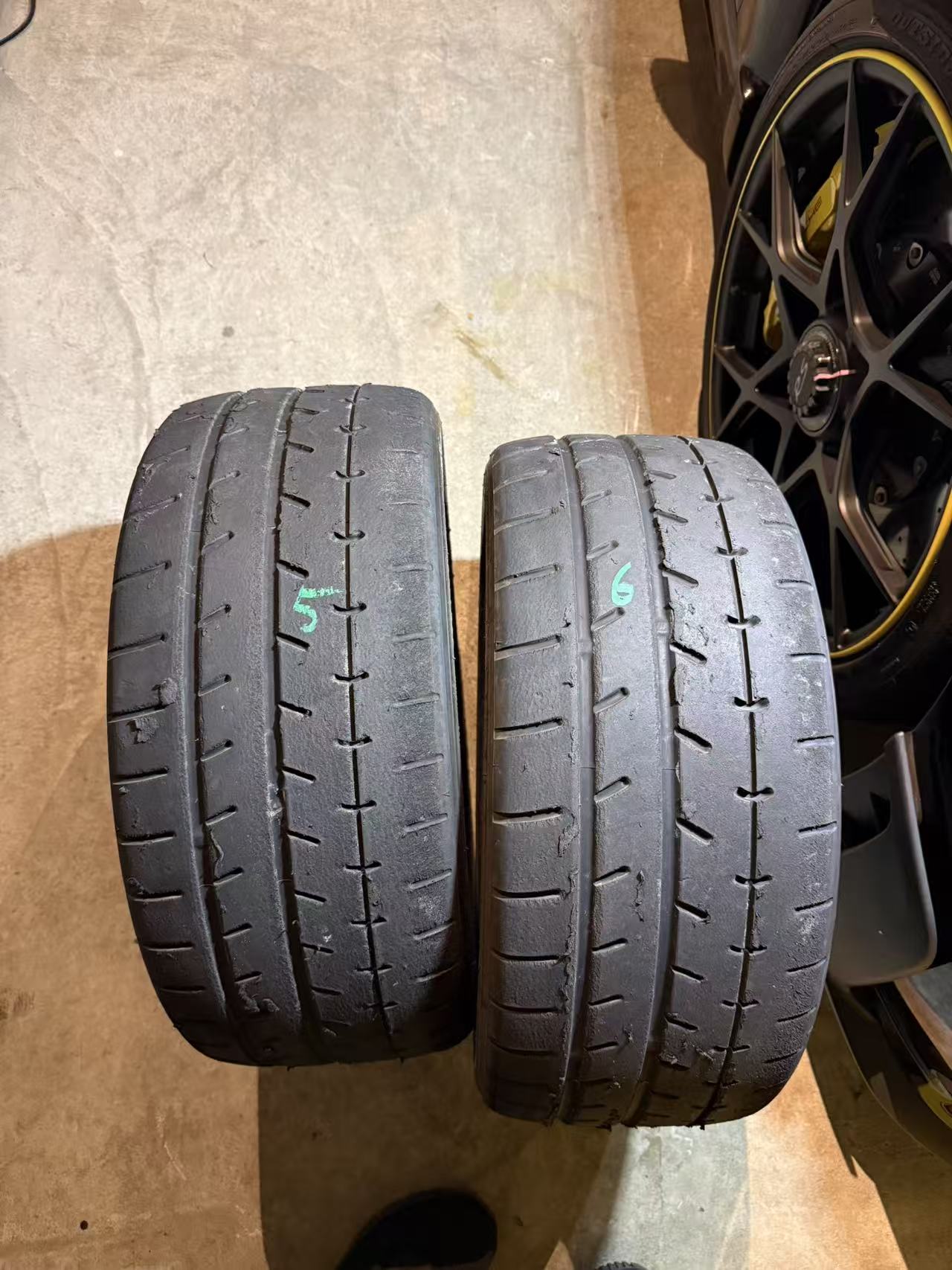 横浜ゴム（YOKOHAMA） ADVAN A052 205/40R17 84W 2026年製 中古タイヤ 2本セット 5 6
