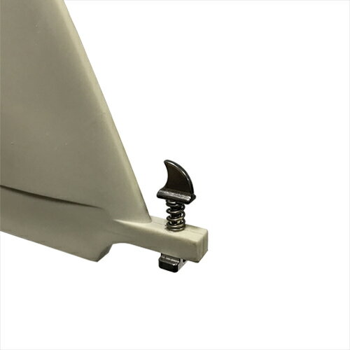 Funktion クイックスナップ Finロックシステム　FK-QSS 工具無しでロングボードのフィンが瞬時に脱着出来る 水の抵抗を意識したデザインのキール形状ステンレス製タブ採用工具不要で着脱ラクラク サビに強いステンレス製 ボックスフィン用フィンロックシステム フィンに装着した状態でBOXに差し込み、スプリングロック機構でBOX内でフィンが固定されます 水中でセンターフィンを簡単に取り外しや位置の調整ができる 素材　　：SUS304 ステンレス 重量　　：15gm 数量　　：1個 【セット内容】 Pinピン Springスプリング Screwイモネジ Hexagon Tool六角レンチ Baseベースプレート離島には配送業社の都合により配達出来ません。 6