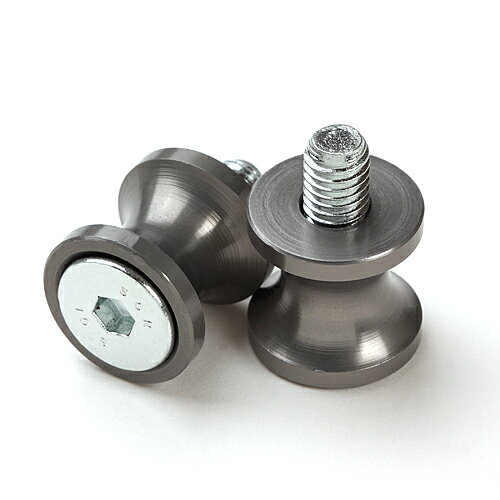 ●モトコルサ（CERCHIO）ミッドサイズスタンドフック Aprilia/Honda/Suzukiリアスタンド用8mm MC-802-0300-GRAY 価格は1台分左右2個セットのものになりますモトコルサ（CERCHIO）ミッドサイズスタンドフック Aprilia/Honda/Suzukiリアスタンド用8mm MC-802-0300-GRAY ●価格は1台分左右2個セットのものになります ●適合車両：Aprilia アプリリア/ Honda ホンダ/Suzuki スズキ 全車種　 Aluminum Small Bobbin-8mm Honda CBR600RR (03-05), CBR 954 (02-03), RC51(03-05),CBR1000RR(04-05) Suzuki:GSXR’s (00-05),SV650/S (99-05),SV1000/S (03-05),TL1000R/S (97-02)…. ※スイングアームをご確認ください ●材質：アルミ削り出し（表面アルマイト加工-クリア） ●カラー：ブラック ●1台分左右2個セット ●メーカー：モトコルサMoto Corsa Moto Corsaのアルミ削り出し部品は高基準品質でOEMとして多くのレース部品ブランド及びチームに供給しています。 各機能について： 引っかける溝の部分はラージサイズで快適に使用でき、洗練されたデザインとなっています。 6