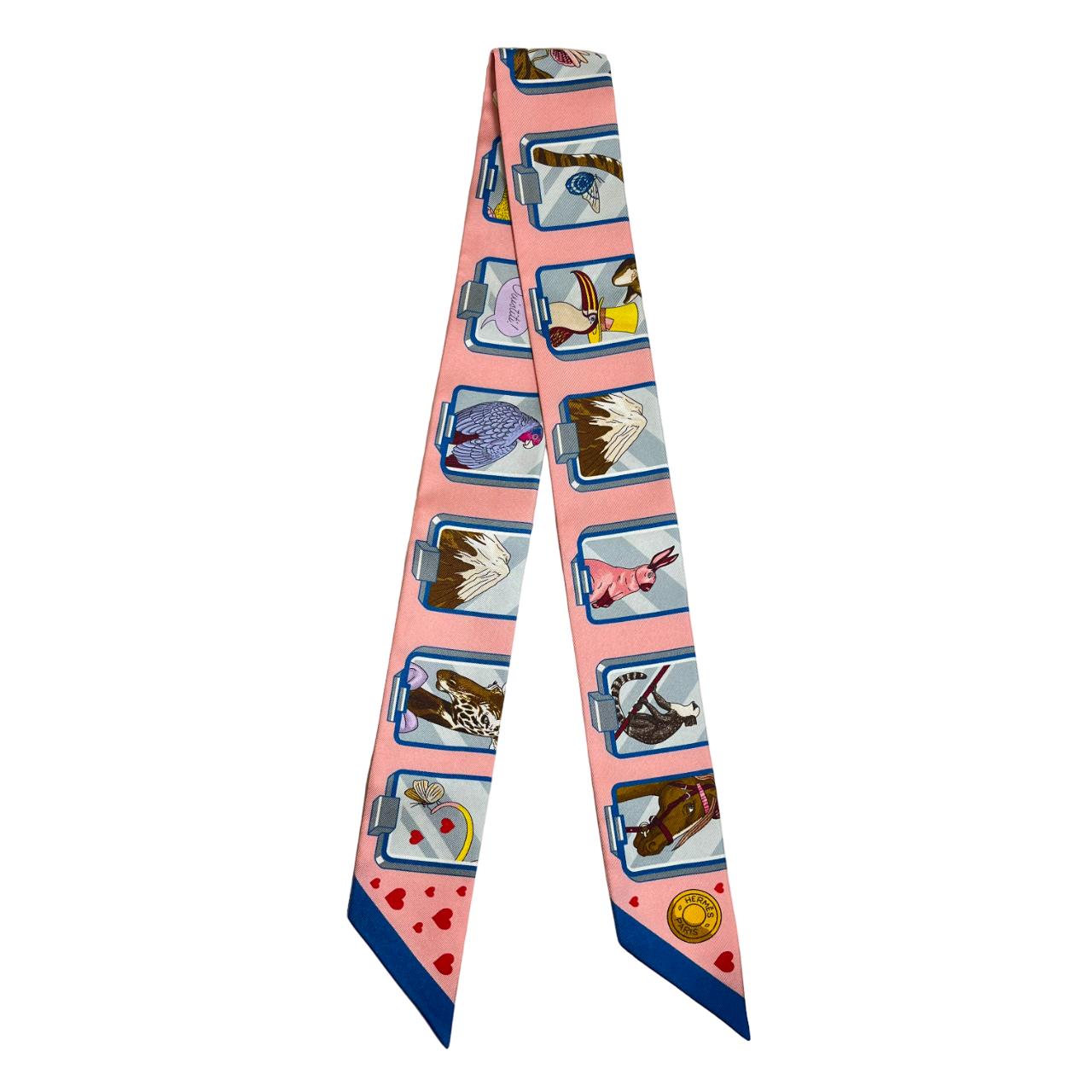 【新品未使用】Hermès エルメス TWILLY ツイリー《エルメス・ストーリー》 H063875S05 2023秋冬コレクション シルク100％ レディース プレゼント ギフト