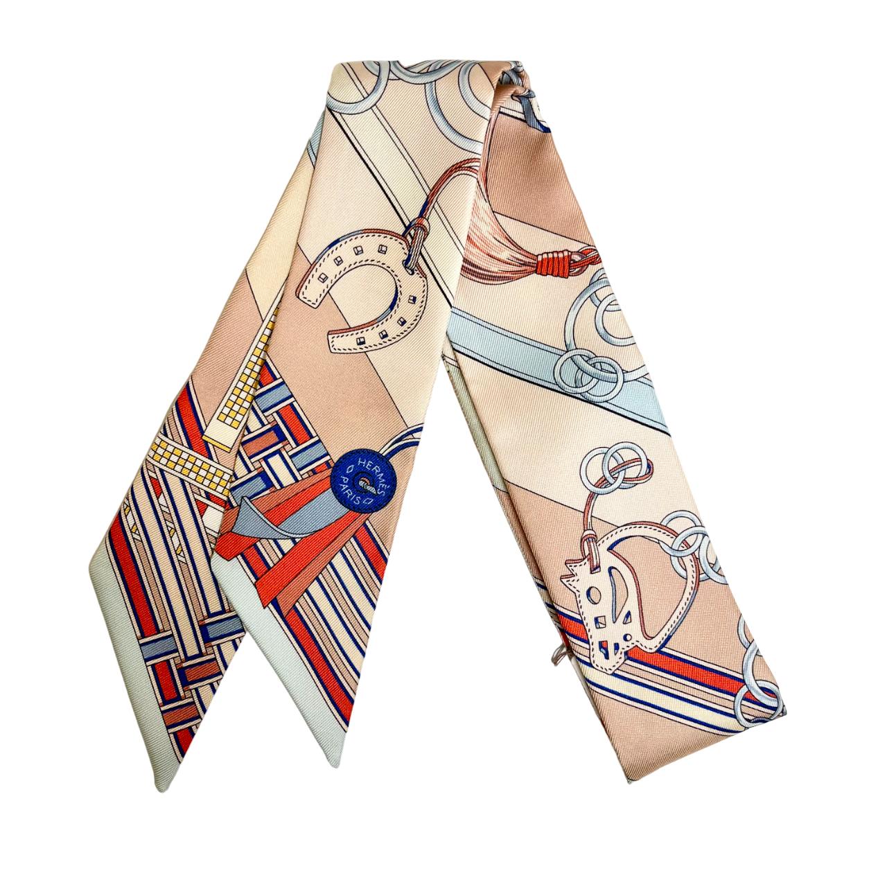 【新品未使用】Hermès エルメス TWILLY ツイリー 《馬勒とチャーム》 H062849S シルク100％ レディース プレゼント ギフトのサムネイル