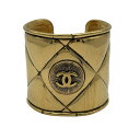 【中古】 CHANEL シャネル COCOMARK MATELASSE MOTIF WIDE BANGLE ココマーク マトラッセモチーフワイドバングル 小物 GP 中古