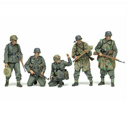 大戦後期のドイツ軍歩兵を再現した1/35スケールの人形5体セットです。大戦後期のドイツ軍歩兵を再現した1/35スケールの人形5体セットです。