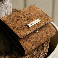 コルクレザーの三つ折り財布「CONNIETripleWallet」