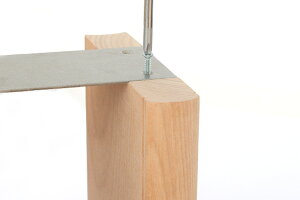 ステンレスの板を付け替える事で、左右どちら向きでも使える卓上ブックスタンドになっています