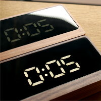 暗闇でも時間がはっきり確認できるホワイトLEDを使用、寝室でも眩しくないよう明るさ調整機能(強/弱)やナイトモード(スケジュールによる明るさ調整)もご用意