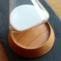 木部に映えるよう、見た目にも美しい白い砂を採用。