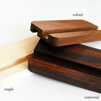 Hacoa木製iPhoneケースも立てられる!デスクに居場所を「iPhoneStand」