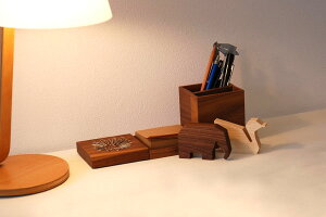 デスクに並べて眺めるのも良し、どんどん外に連れ出して使うのも良し。かわいいだけじゃない、とても有能な動物たちです