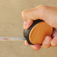 引き出したテープは自動でロック、ボタンを押すとテープを自動で引き込み、テープ引出しの微調整・計測がスムーズに行えます