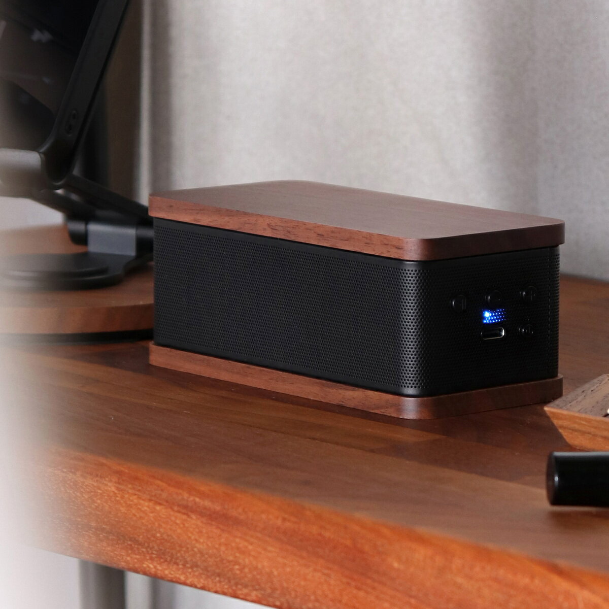 【Hacoa Official】 Bluetooth Speaker, Wooden, Gift, Popular, Personalized, Wireless, Portable, Compact, Bluetooth, Stylish, Cute, Outdoor, Birthday, Wooden Wedding Anniversary, Commemorative Gift, Retirement Gift, Farewell Party, Novelty, Christmas Present +LUMBER Hacoa ■"MOBILE SPEAKER"