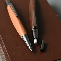 通常のシャーペンでは味わえない、自然と手に馴染む天然木のシャーペンです。
