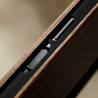 天然木の手触りと自然の木目が楽しめるエクスペリアXZ1専用のハードカバー