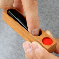 中にくぼみがあるので、印鑑がとりやすくなっています