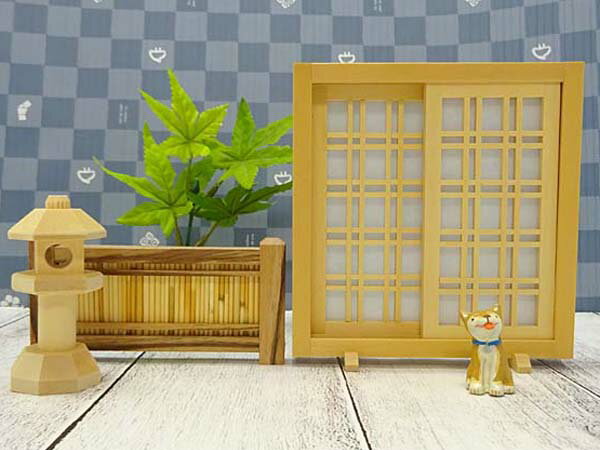 和風ミニチュアギフトセット-3 障子戸、灯篭、竹垣と犬の全4点セット 木製 樹脂 箱の横幅23.2cm 無料ラッピング