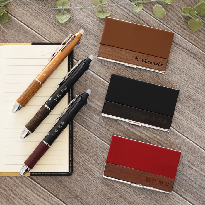 旦那 誕生日 プレゼント 30代 名刺入れ セット メンズ おしゃれ 昇進祝い ボールペン 男性 名入れ 名前入り 名入り ギフト 【 フリクション ボール 3 ウッド ＆ 異素材名刺入れ 】 木 カードケース 実用的 書きやすい 女性 レディース 高級 個性 息子 娘 彼氏 敬老の日