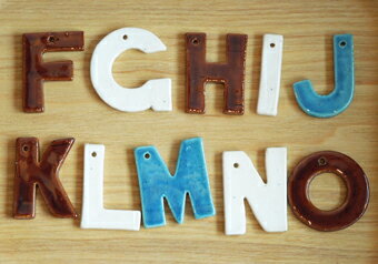 陶製 アルファベット 穴あり インテリア