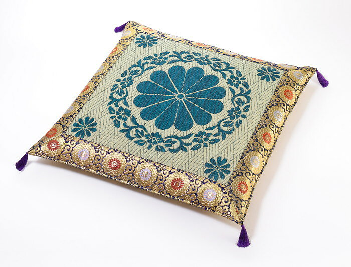 Other - 【直送品】十二菊 リバーシブル御前座布団 SEN 70×70cm 国産い草100％ 菊金襴【ヘルシ価格】インテリア 座布団 クッション 座る 和風