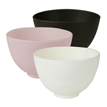 【商品名】 マイルドラバーボウル L 【内容量】 1個 【成分】 素材：合成ゴム 【JANコード】 【商品説明】 従来のラバーより柔らかくシリコンより硬い、手に吸いつくようなフィット感の良いマイルドラバーボウルです。 なめらかな内側曲線がパックなどをすくいやすくし、混ぜ合わせもバランス良く行えます。 ボウルの裏側に2重の溝を入れることで滑りにくくなりました。ワゴンの上でしっかり固定し抜群の安定感です。 サイズ：L カラー：ライトピンク／ホワイト／ブラウン 【使用方法】 パックを混ぜる際にご使用ください。 手のフィット感もよく、しっかり混ぜることが出来ます。 【使用上の注意】 入荷時期により、商品のデザインが多少異なる場合がございます。 【ブランド】 メディステ（薬用シリーズ） 【販売元】 SEVEN BEAUTY株式会社 【製造国】 中国製 マイルドラバーボウル サイズ L 1個 ホワイト/ブラウン/ライトピンク 合成ゴム 美容 コスメ メイク道具 ケアグッズ サロン用 &nbsp; 広告文責　(有)パルス　048-551-7965『マイルドラバーボウル サイズ L 1個 ホワイト/ブラウン/ライトピンク 合成ゴム』 美容 コスメ メイク道具 ケアグッズ サロン用
