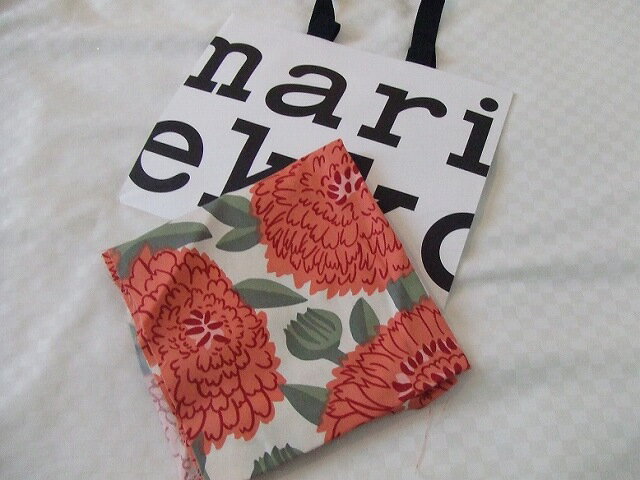 Rakuten - 北欧　フィンランドMarimekko(マリメッコ）新作Thick Cotton Fabric（生地）（MONA）日本未入荷