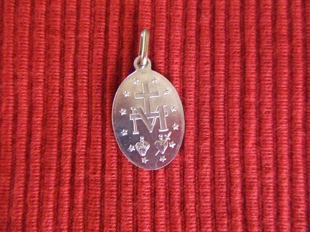 �ե�󥹡��ѥ���פζ����Chapelle Notre-Dame de la M���daille Miraculeuse�ˡ��Ի׵Ĥʹ�ʡ�Υ���С���������ޥꥢ�����