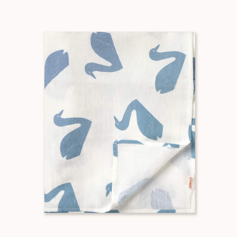 【drop2】TINYCOTTONS / タイニーコットンズ 2026SS 26ss 春夏 ベビー服 BIG SWANS SWADDLE おくるみ、スワドル｜子供 キッズ 男の子 女の子 おしゃれ 出産祝い 人気ブランド 贈り物