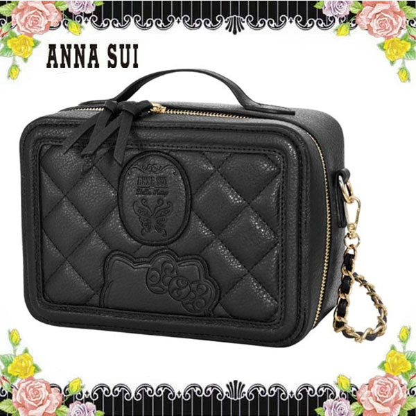 ANNA SUI×サンリオ エンボス加工 トラベルバッグ ショルダーバッグ 鞄 手持ちバッグ セブン-イレブン 黒 ブラック キティ ハローキティ バタフライ バラ ロゴ ブランド クリスマス プレゼント 誕生日バレンタイン