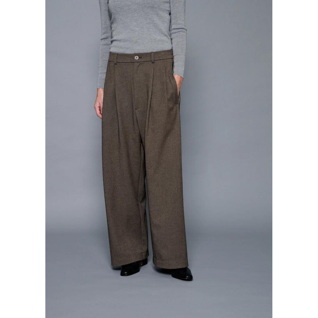 COGTHEBIGSMOKE 【コグザビッグスモーク】 LUCY BAGGY TROUSERS 94MINK (15601-379-726-1) 26AW 26秋冬　バギートラウザーズ　パンツ