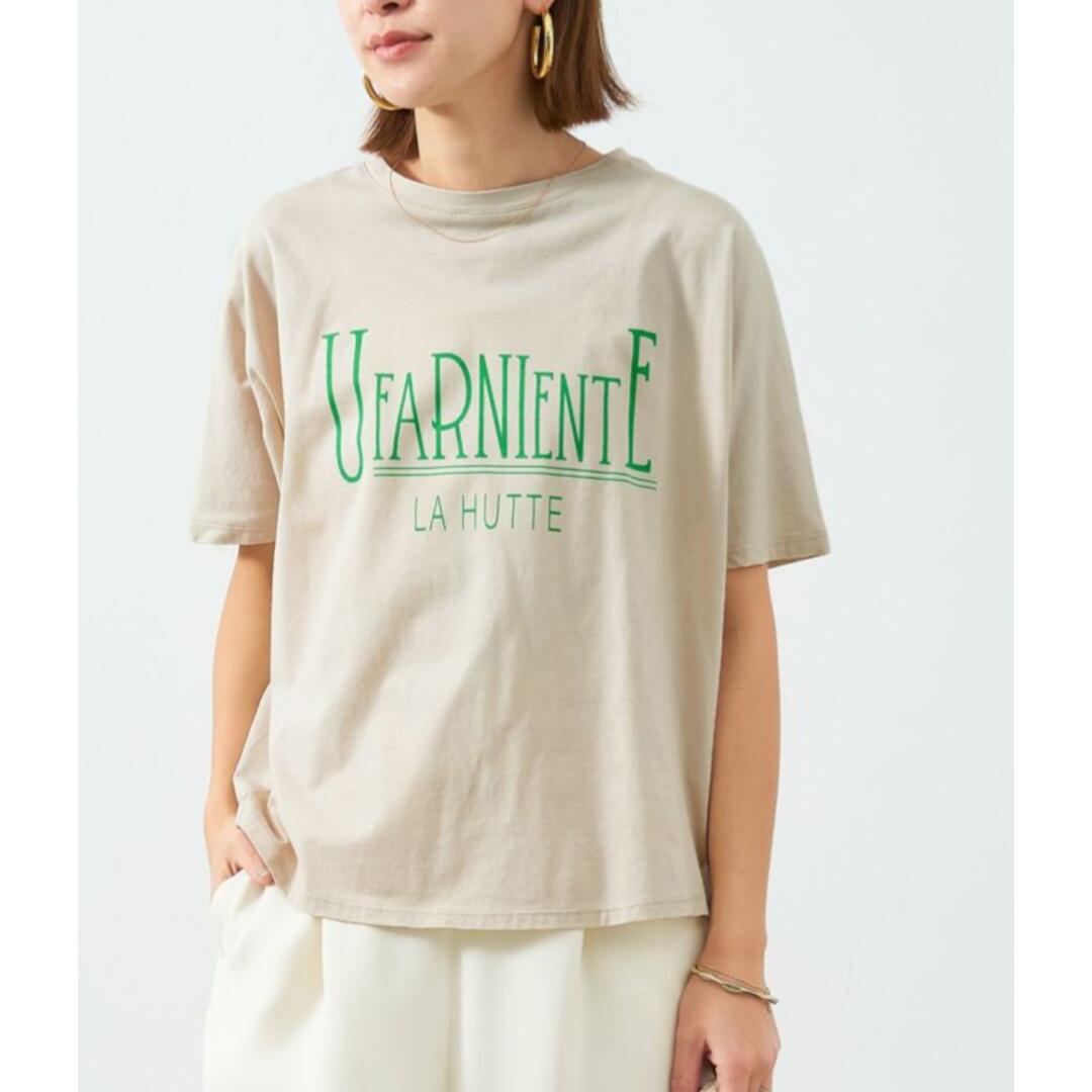 MICA & DEALマイカアンドディール】【La Hutte×MICA&DEAL】"UFARNIENTE"ロゴプリントT-shirt L/BEIGE (0125209153) 25SS 25春夏 トップス ロゴTシャツ