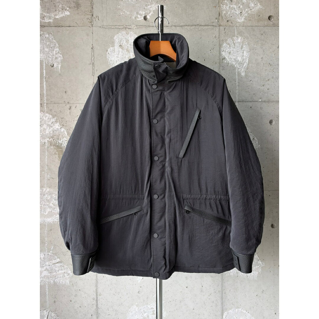 AUBERGE | オーベルジュ CARDIFF Dull Charcoal (AU26A07) 26AW 26秋冬 ジャケット アウター スタンドカラー レザー プリマロフト