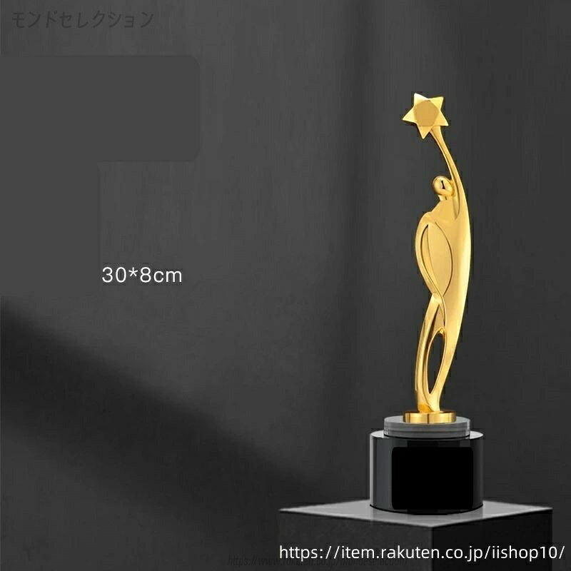 商品情報ポイント美しいデザインが特徴のクリスタルトロフィーは、卒業や卒団、スポーツ大会の表彰に最適です。バスケットボールやサッカー、野球、ゴルフなど、さまざまなスポーツイベントでの優勝記念品としても喜ばれます。名入れが可能で、特別な瞬間をより一層引き立てます。ガラスの透明感と高級感が、受賞者の栄誉を際立たせ、思い出に残る一品となるでしょう。こちらはオーダーメイドトロフィーの購入フロー説明です： 1. まず商品をご注文いただき、刻印したい内容（文字またはロゴ）をお知らせください。刻印サービスは無料で承ります。 2. お客様から頂いた内容をもとに、トロフィーのデザイン案を作成いたします。 3. 作成したデザイン案をご確認いただき、修正箇所があればお知らせください。 4. お客様のご要望に沿ってデザインを修正し、最終案が確定するまで何度でも調整いたします。 5. 最終デザインのご承認をいただいてから、初めてクリスタルトロフィーの制作に取り掛かります。 ※ご注文から完成まで、各工程でしっかりとご確認いただけるので、お客様のイメージ通りのトロフィーをお作りできます。