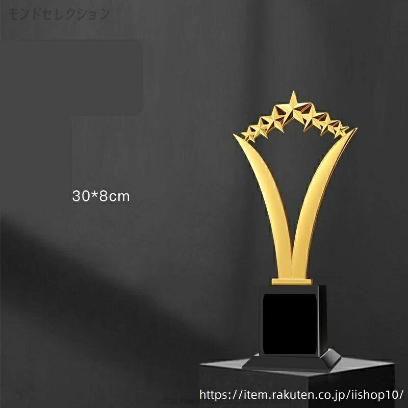 商品情報ポイント美しいデザインが特徴のクリスタルトロフィーは、卒業や卒団、スポーツ大会の表彰に最適です。バスケットボールやサッカー、野球、ゴルフなど、さまざまなスポーツイベントでの優勝記念品としても喜ばれます。名入れが可能で、特別な瞬間をより一層引き立てます。ガラスの透明感と高級感が、受賞者の栄誉を際立たせ、思い出に残る一品となるでしょう。こちらはオーダーメイドトロフィーの購入フロー説明です： 1. まず商品をご注文いただき、刻印したい内容（文字またはロゴ）をお知らせください。刻印サービスは無料で承ります。 2. お客様から頂いた内容をもとに、トロフィーのデザイン案を作成いたします。 3. 作成したデザイン案をご確認いただき、修正箇所があればお知らせください。 4. お客様のご要望に沿ってデザインを修正し、最終案が確定するまで何度でも調整いたします。 5. 最終デザインのご承認をいただいてから、初めてクリスタルトロフィーの制作に取り掛かります。 ※ご注文から完成まで、各工程でしっかりとご確認いただけるので、お客様のイメージ通りのトロフィーをお作りできます。