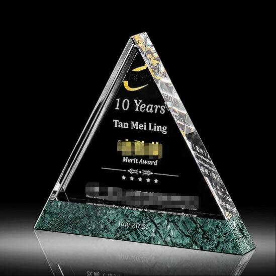 文字彫刻無料　クリスタルトロフィー