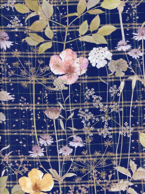 LIBERTYリバティプリントIrma's Garden(イルマズ・ガーデン)ネイビー110cm巾DC33556-YE