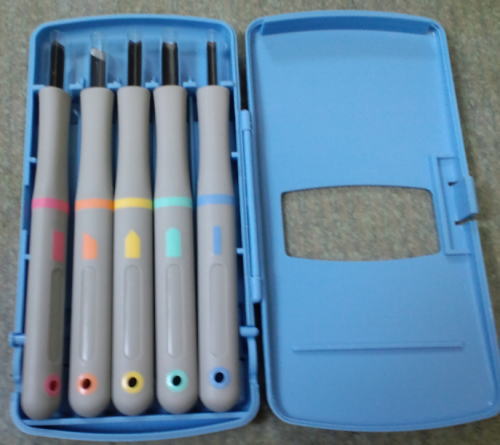 すべりにくい柄なので安全 よしはる彫刻刀 全鋼タイプ 5本組 右利き用