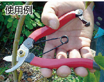 ★特徴★ ●刃部が薄く少ない力で切断可能です ●庭木・果樹剪定用。 ★仕様★ ●ハードクロムメッキ ●意匠登録済972276 ●刃長(mm):40 ●切断能力(mm):15 ●全長(mm):165 ●質量(g):155 ●刃:高炭素刃物鋼 ●グリップ:塩化ビニール（PVC）